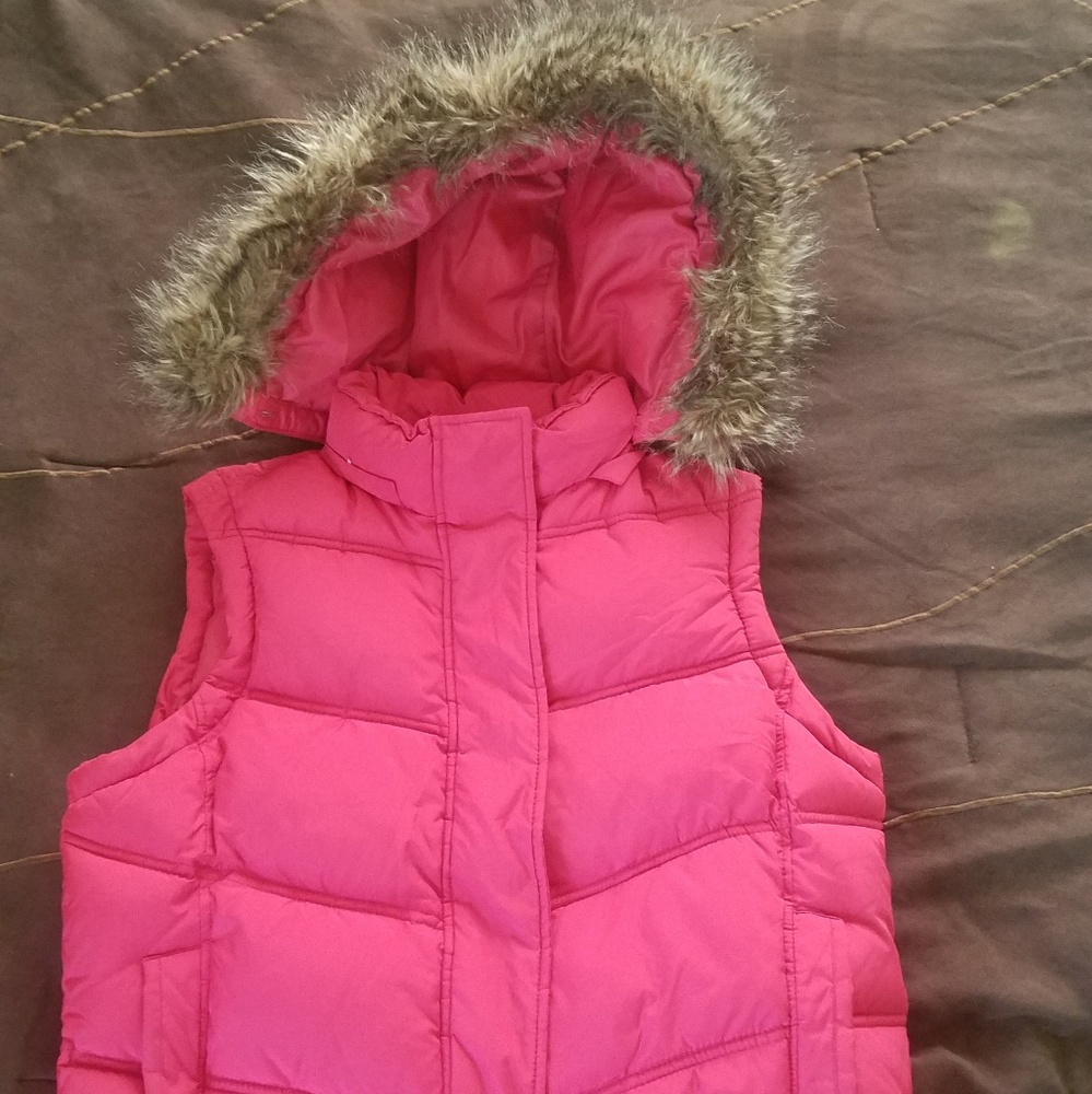 Gap Women's Faux Fur puffer vest